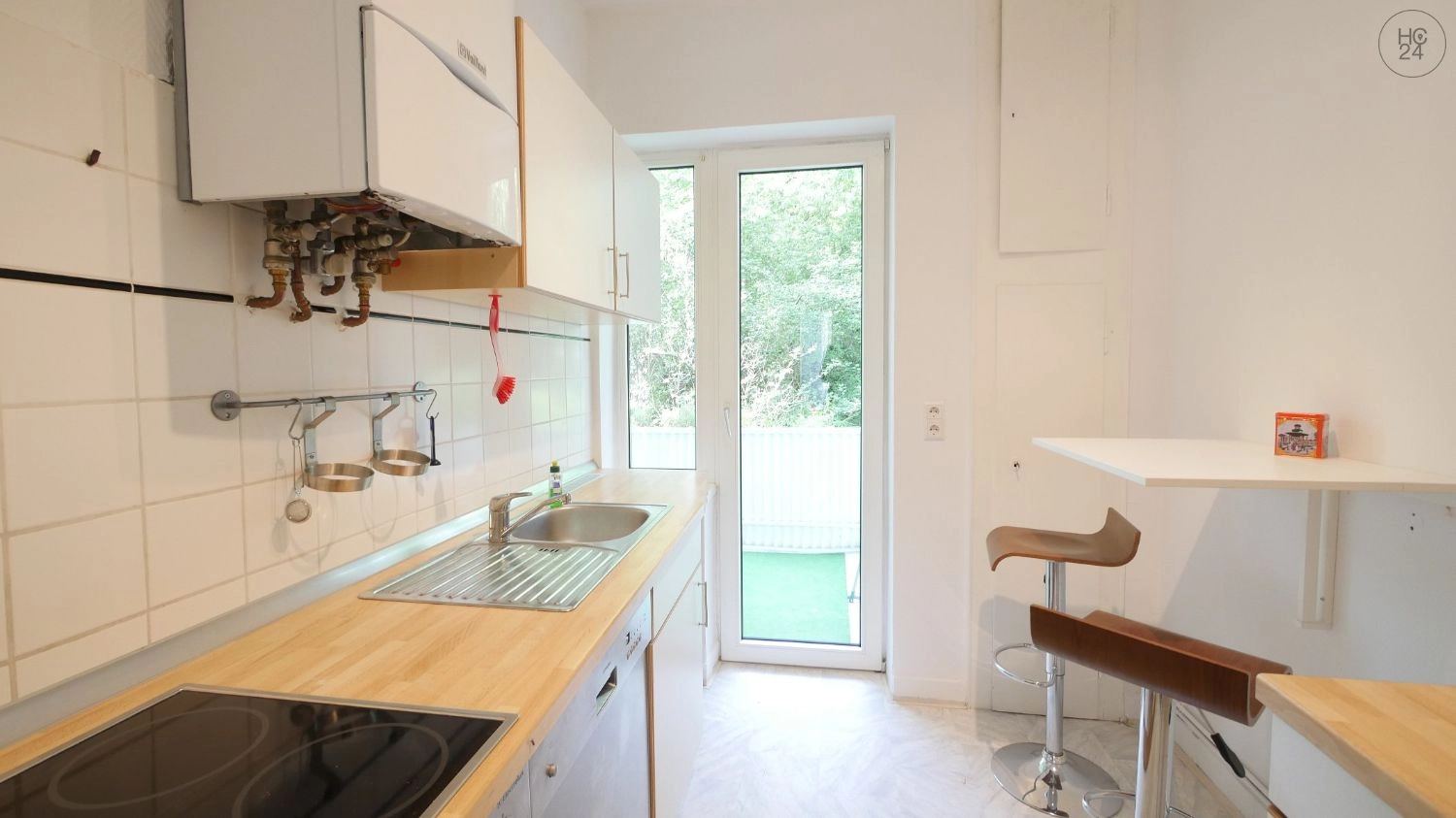 Newly furnished apartment in top location Südstadt with balcony Internet included